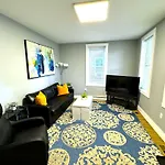 Cozy Unit King Bed & Laundry