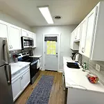 Cozy Walk Up King Bed Fast Wifi