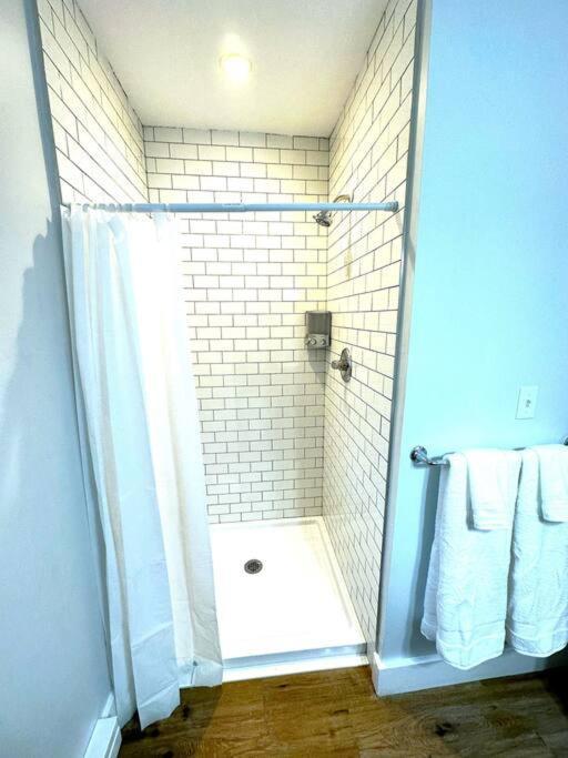 Cozy Walk Up King Bed Fast Wifi Apartment Wilmington
