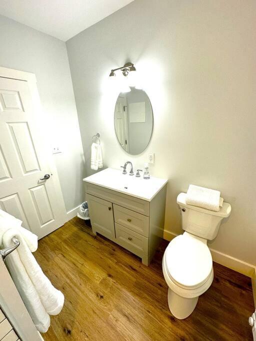 Apartment Cozy Walk Up King Bed Fast Wifi *