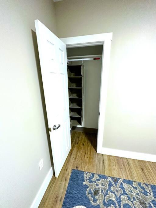 Cozy Walk Up King Bed Fast Wifi * Wilmington