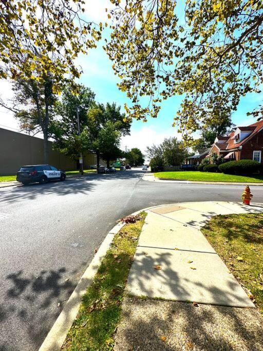 Cozy Walk Up King Bed Fast Wifi Apartment *