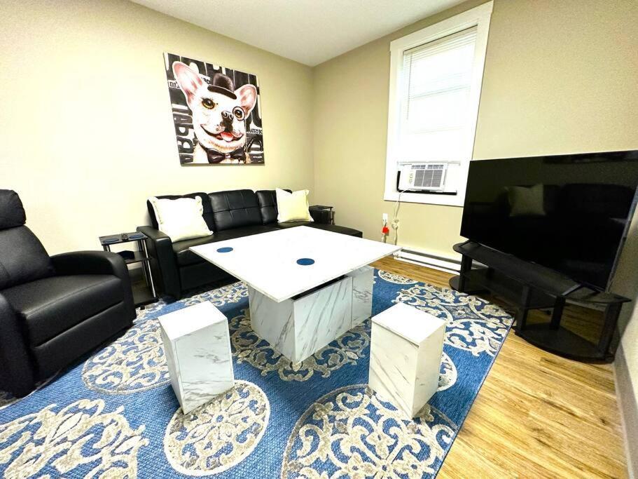 Cozy Walk Up King Bed Fast Wifi Wilmington