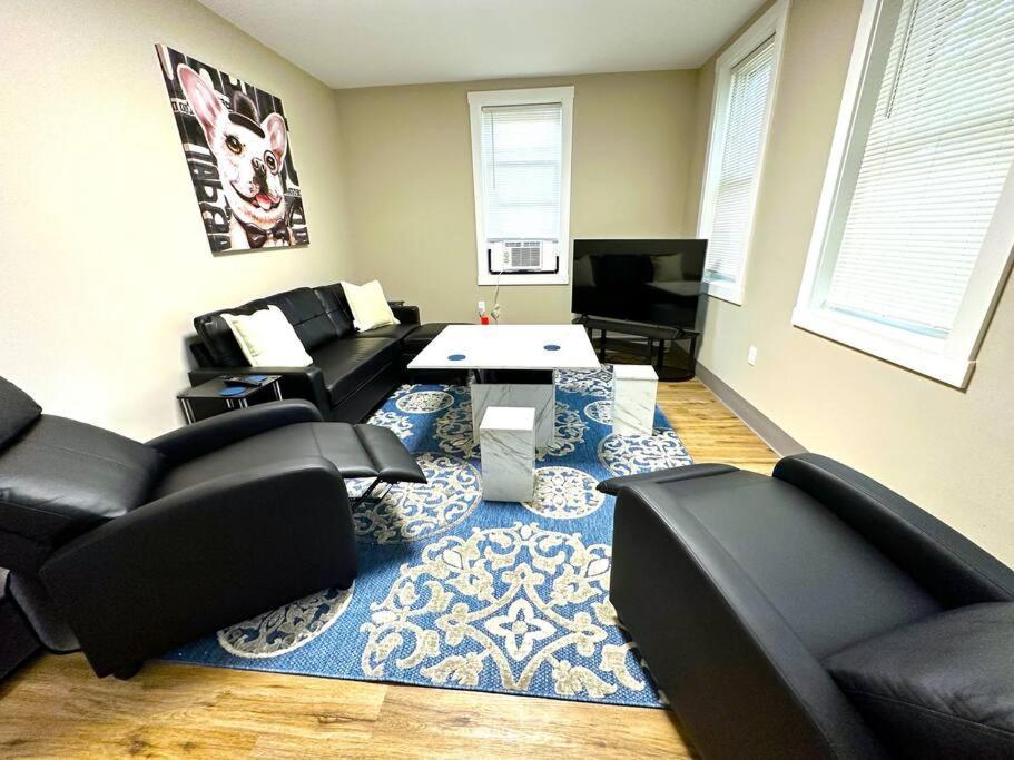Cozy Walk Up King Bed Fast Wifi Wilmington
