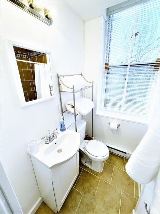 The Terrace At Park Place 2nd Floor Walk Up -cozy 2 Bedroom Fast Wifi Free Coffee Wilmington