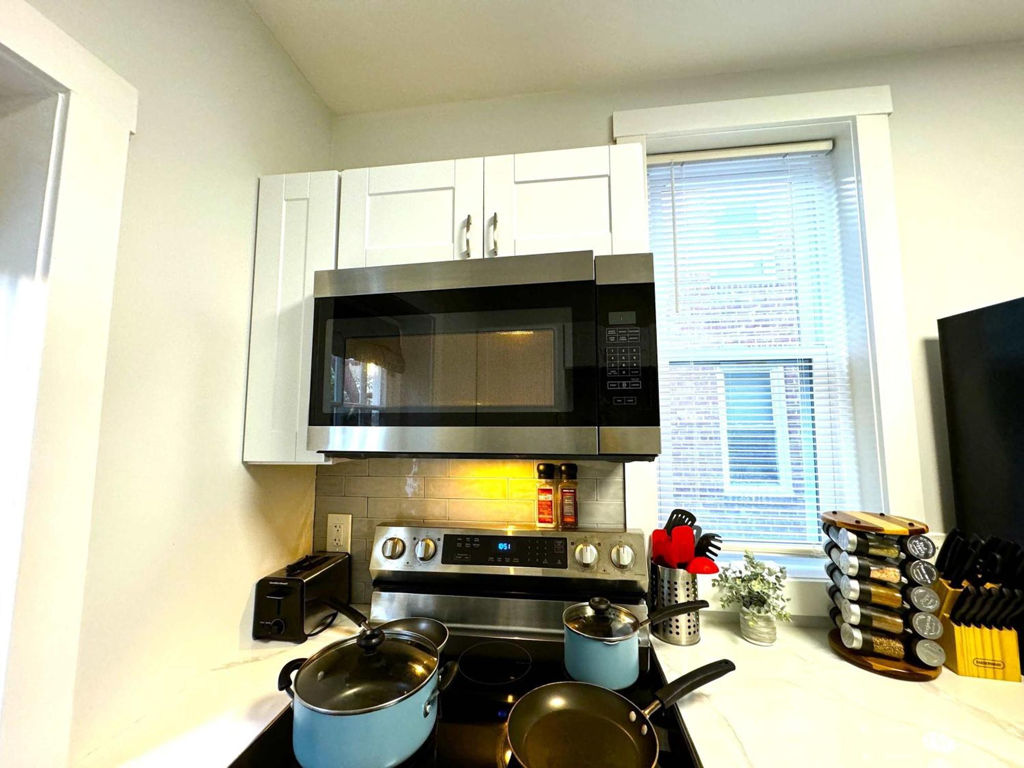 Cozy Unit King Bed & Laundry Apartment