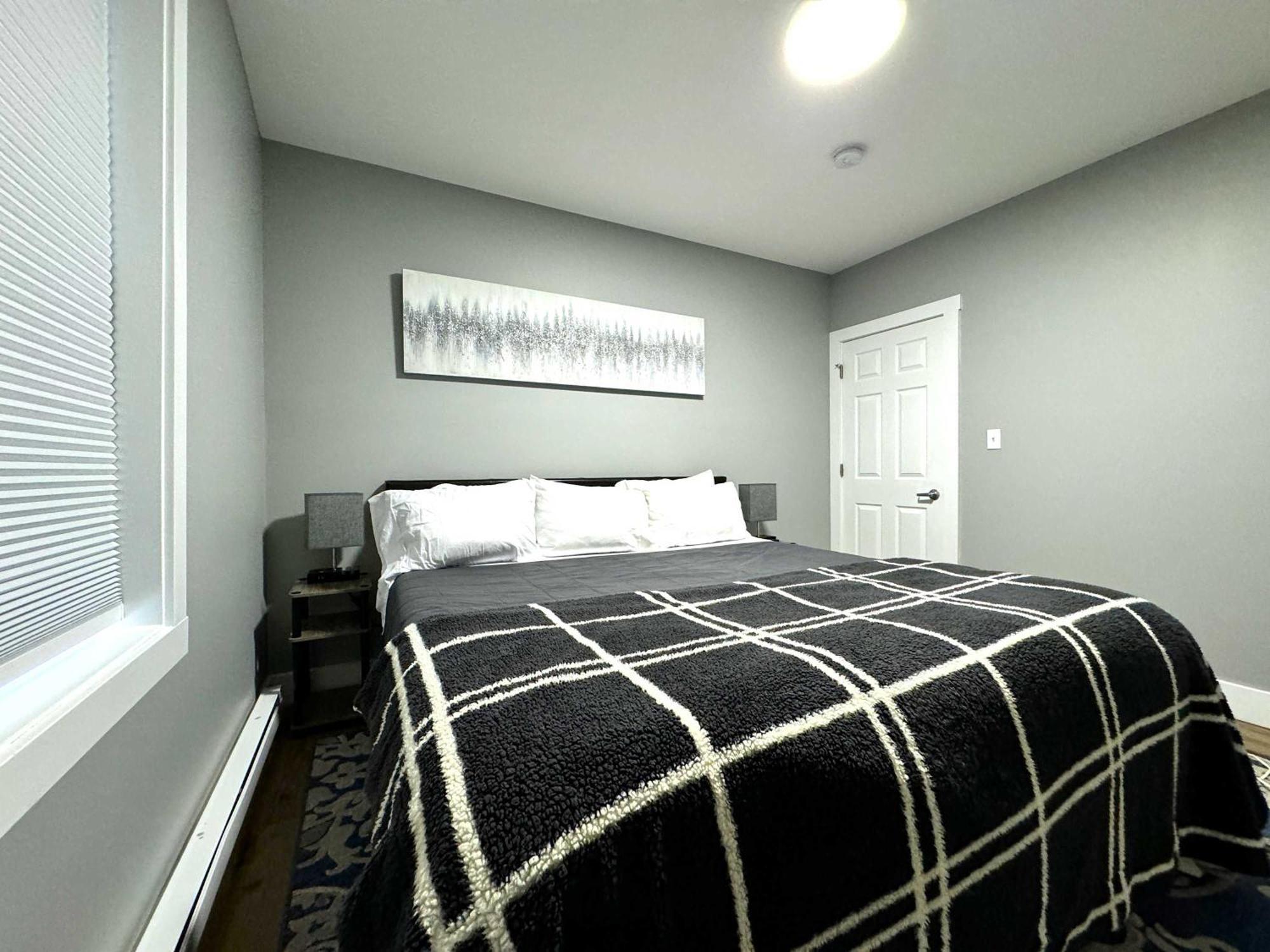 Cozy Unit King Bed & Laundry Apartment Wilmington
