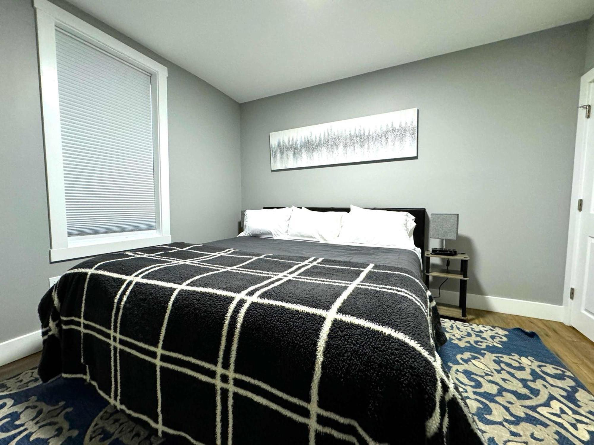 Cozy Unit King Bed & Laundry *