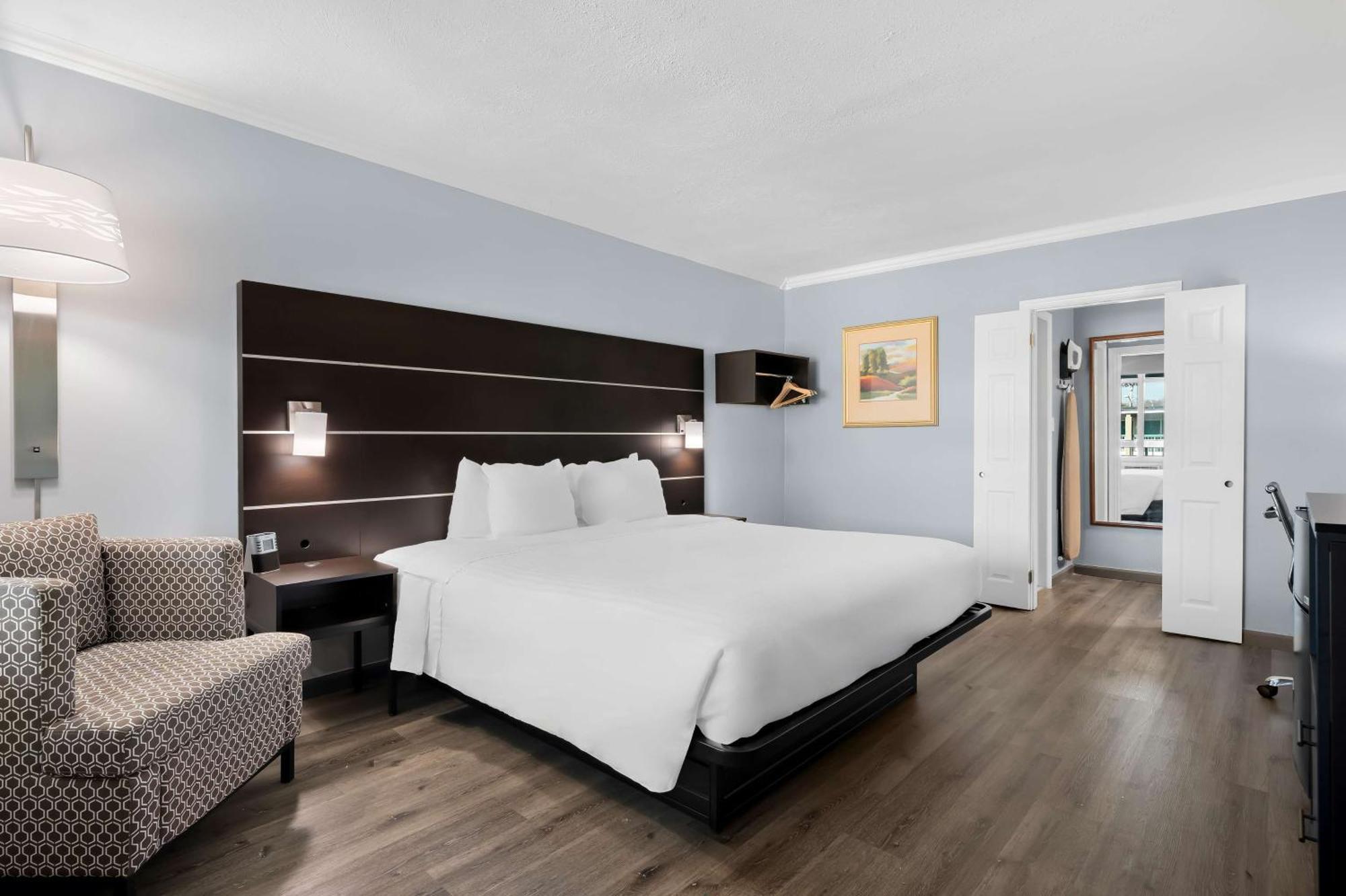 Brandywine Valley Surestay By Western Hotel 3*
