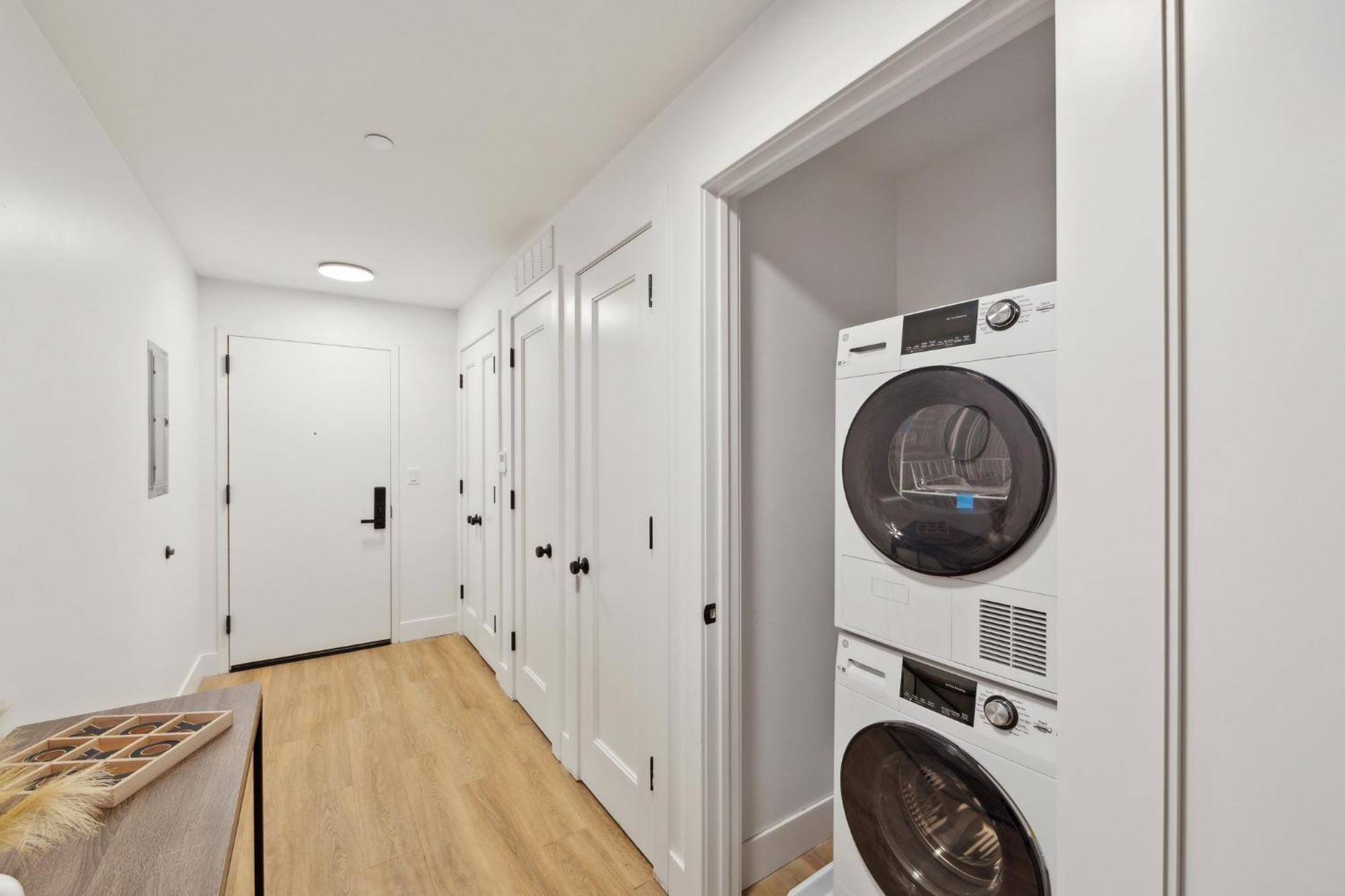 Market View 503 I 1 Bedroom 15 Bathroo Apartment *