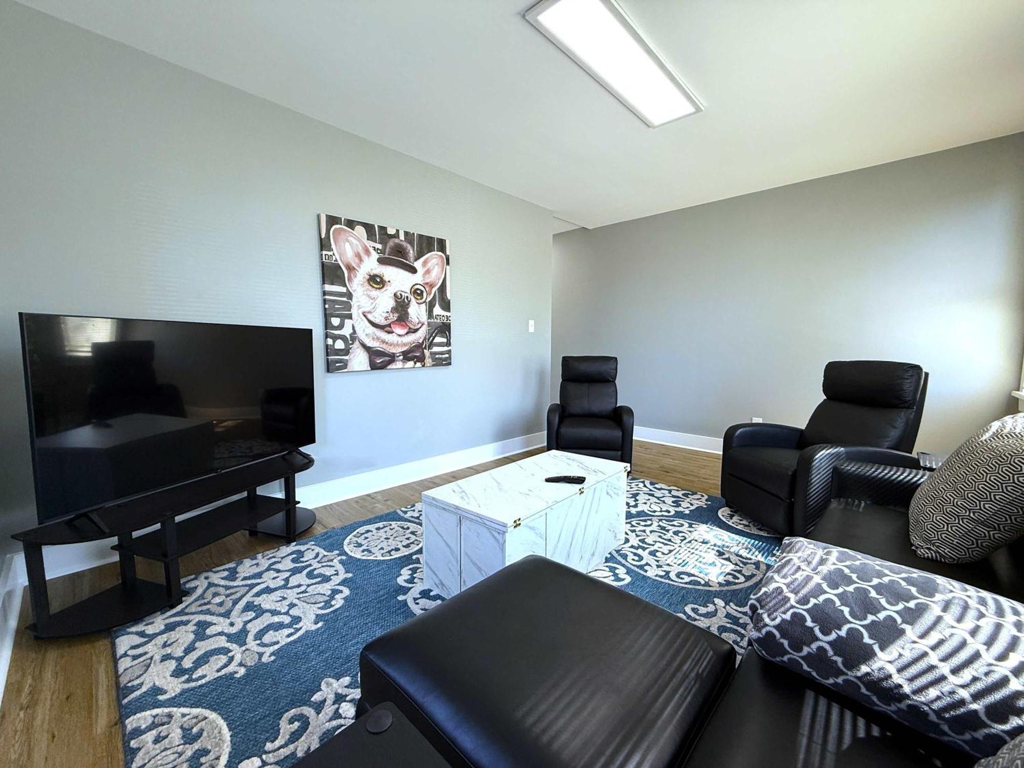 Cozy Walk Up King Bed Fast Wifi Apartment *
