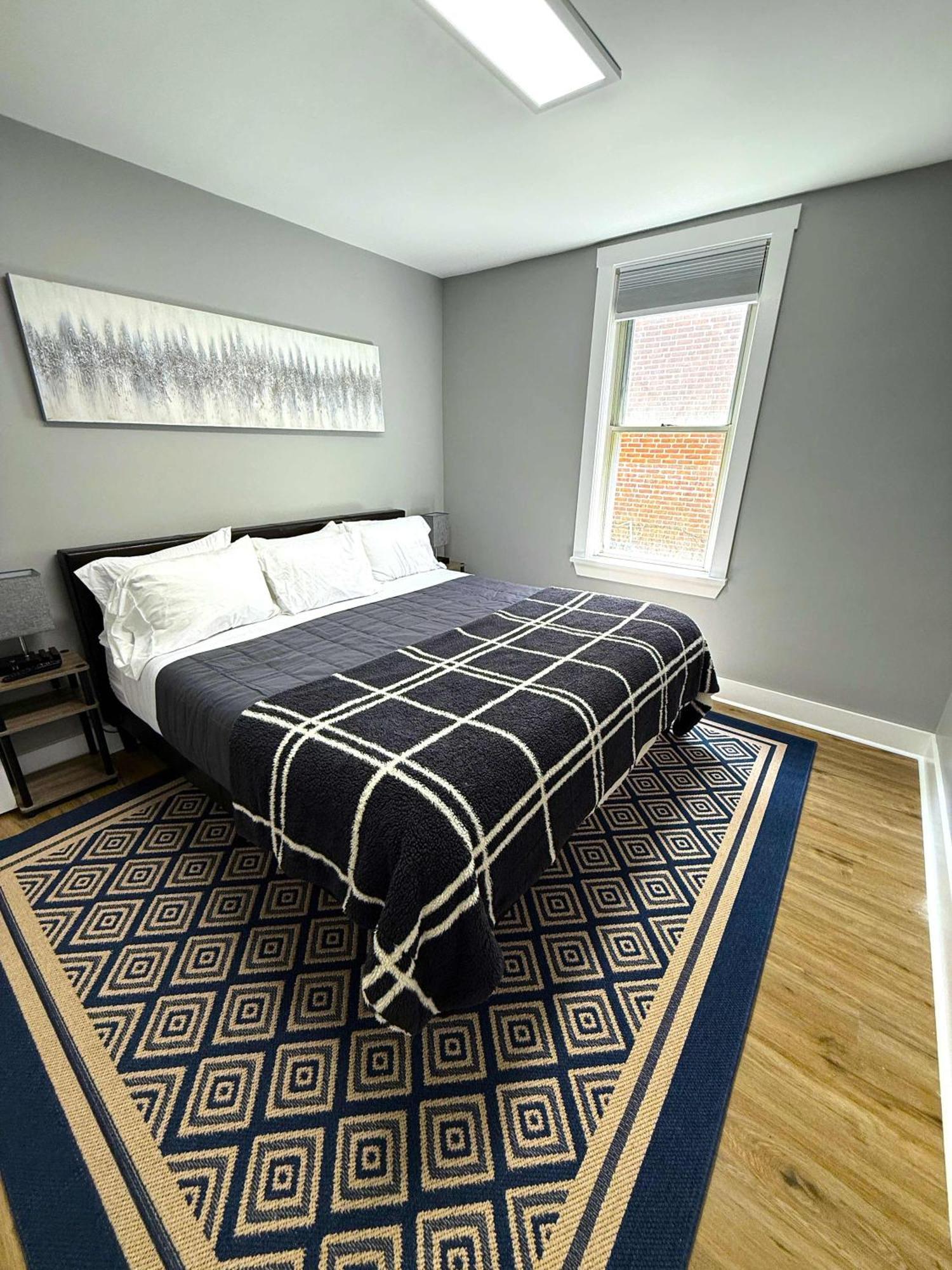 Cozy Unit King Bed & Laundry Apartment *