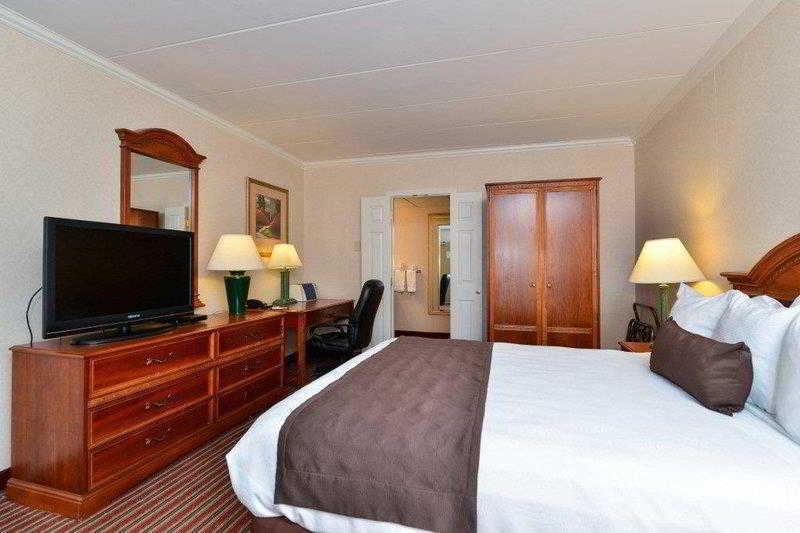Brandywine Valley Surestay By Western Hotel 3*